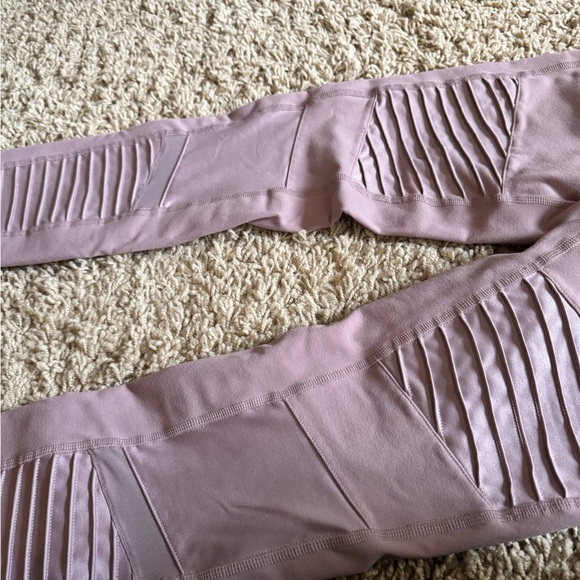 Alo Yoga Moto Legging - Picture 5 of 8